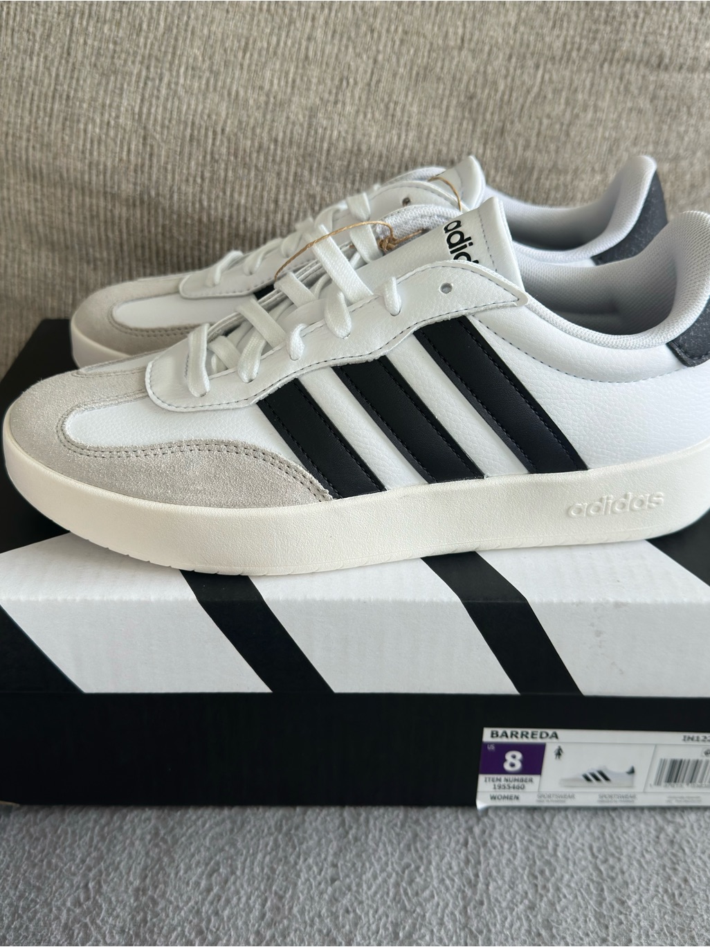 Adidas Nwt Women’s Barreda White Sneakers With Black Three Stripes Size Us 8